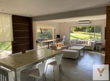 Casa · 135m² · 4 Ambientes · Casa en Venta - 3 Dorm. 2 Baños - 1000 m² - Costa Esmeralda
