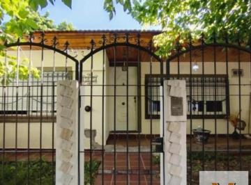 Casa · 180m² · 3 Ambientes · Casa en Venta - 2 Dorm. 1 Baño - Isidro Casanova
