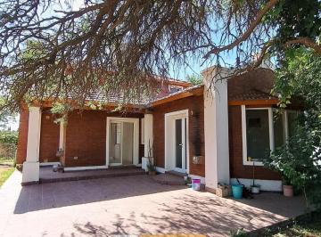 Casa · 12000m² · 4 Ambientes · 1 Cochera · Vende Casa Quinta Sobre Av Perón, Santa Rosa. La Pampa