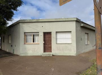 Casa · 375m² · 8 Ambientes · 1 Cochera · Casa en Capital