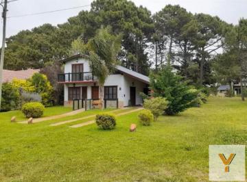 Casa · 145m² · 5 Ambientes · Casa en Venta - 3 Dorm. 2 Baños - Costa del Este
