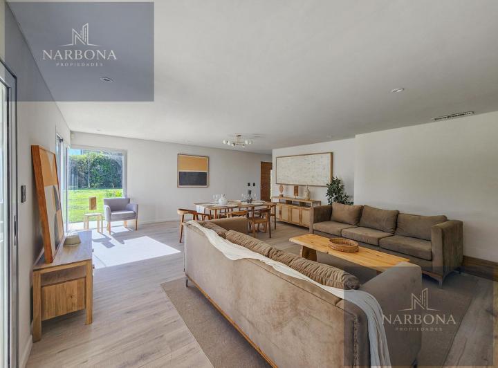Casa · 207m² · 5 Ambientes · 1 Cochera
