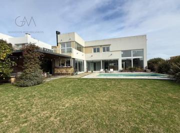 Casa · 280m² · 5 Ambientes · 1 Cochera · Casa en Venta en Barrio Arenas del Sur