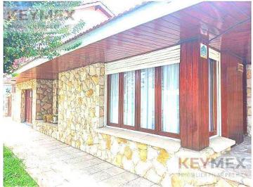 Casa · 174m² · 4 Ambientes · 1 Cochera · Casa Venta Necochea 4 Amb Cochera Jardín