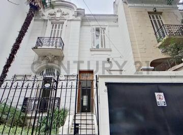 Casa · 265m² · 6 Ambientes · 1 Cochera · Venta Casa 6 Ambientes con Jardin y Cochera - Belgrano R
