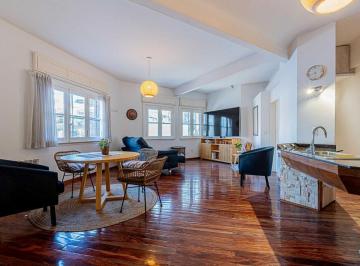 Casa · 105m² · 4 Ambientes · 1 Cochera · Hermoso PH con Entrada Independiente y Patio