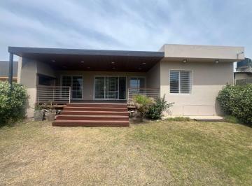 Casa · 120m² · 4 Ambientes · 2 Cocheras · Venta Casa La Calera Centro 2 Dorm Apta Credito