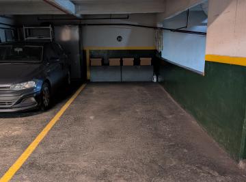Cochera de frente · Cochera Fija y Amplia en Recoleta / Alto Palermo (Apto Camioneta y 4x4)
