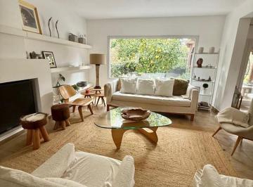 Casa · 290m² · 8 Ambientes · 2 Cocheras · Casa Chalet en Venta en Santa Barbara, Tigre, G. B. a. Zona Norte