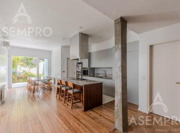 Casa · 215m² · 5 Ambientes · 1 Cochera · Venta Casa Reciclada - 5 Ambientes - Jardín, Terraza y Pileta!