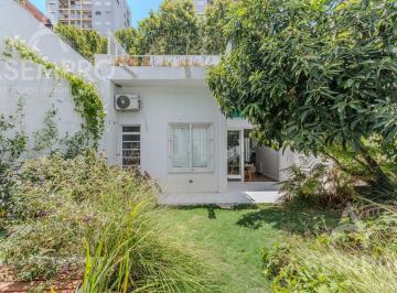 Casa · 215m² · 5 Ambientes · 1 Cochera · Venta Casa Reciclada - 5 Ambientes - Jardín, Terraza y Pileta!