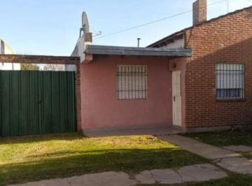 Casa · 80m² · 4 Ambientes · 1 Cochera · Casa Venta - 2 Dorm. 1 Baño - 324 m² Totales - Las Flores