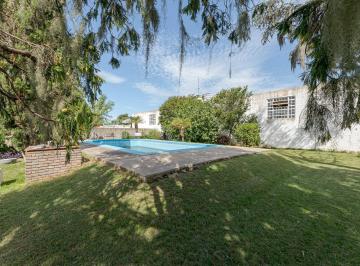 Casa · 317m² · 5 Ambientes · 3 Cocheras · Casa de 3 Dorm. con Gran Terreno de 1.600 m²