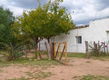 Casa de 5 ambientes, Chamical · Casa - Campo