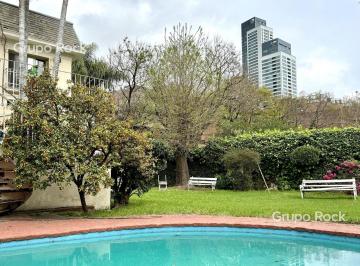 Casa · 431m² · 7 Ambientes · 1 Cochera · 1000 m² de Terreno - Barrio Parque
