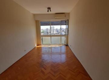 Departamento · 56m² · 3 Ambientes · Tres Ambientes y Medio en Piso Alto Luminoso en Almagro!