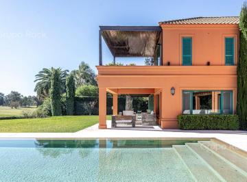 Casa · 1725m² · 7 Ambientes · 10 Cocheras · Casa Al Golf en Lagartos
