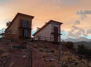 Casa · 100m² · 6 Ambientes · 2 Cocheras · 2 Cabañas con Vista Al Dique Potrerillos y Montaña