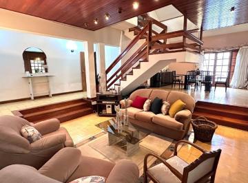 Casa · 312m² · 7 Ambientes · 4 Cocheras · Casa de Categoría con Pileta y Quincho - San Luis