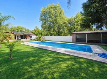 Casa · 193m² · 3 Ambientes · 2 Cocheras · Venta Casa 3 Ambientes La Reja. Pileta y Quincho