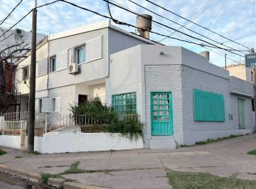 Casa · 171m² · 4 Ambientes · 1 Cochera · Casa 3 Dorm. + Local Comercial y Cochera