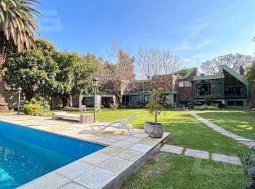 Casa · 427m² · 5 Ambientes · 5 Cocheras · Casa | 5 Ambientes | Piscina | Lote 1335 m² | Cochera | Castelar Norte