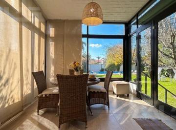 Casa · 427m² · 5 Ambientes · 5 Cocheras · Casa | 5 Ambientes | Piscina | Lote 1335 m² | Cochera | Castelar Norte