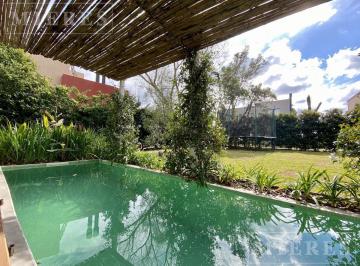 Casa · 218m² · 7 Ambientes · 1 Cochera · Alquiler de Verano en Barbarita. del 30/12/25 Al 31/01/26