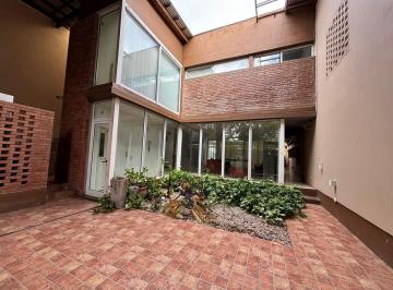 Casa · 191m² · 4 Ambientes · 2 Cocheras · Casa - Apta Banco - 3 Dorm. y Pileta