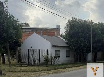 Casa · 136m² · 4 Ambientes · Casa en Venta - 3 Dorm. 2 Baños - Lima
