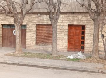 Casa · 70m² · 3 Ambientes · 1 Cochera · Alquiler Casa Para Oficina 2 Habitaciones, Neuquén