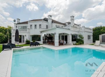 Casa · 480m² · 9 Ambientes · 4 Cocheras · Casa en Alquiler en Pilar, G. B. a. Zona Norte