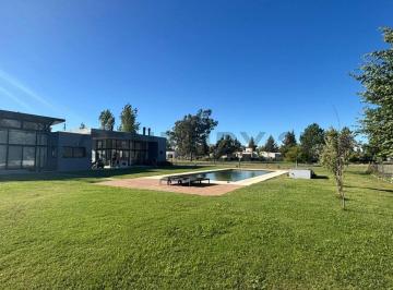 Casa · 335m² · 4 Dormitorios · 6 Cocheras · Venta/ Alquiler - Vivir Como Todos Sueñan - Exclusiva Residencia de Categoría en Barrio Cerrado
