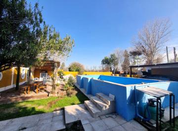 Casa · 194m² · 6 Ambientes · 1 Cochera · Venta Casa con Pileta en Las Compuertas
