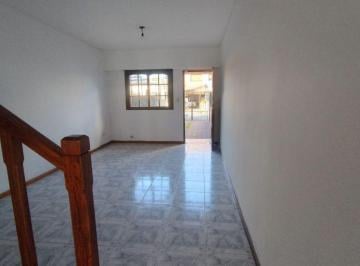 Casa de 4 ambientes, La Matanza · Triplex en Alquiler con 3 Dorm. 3 Baños Cochera y Jardin en Villa Luzuriaga