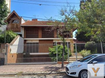 Casa · 378m² · 6 Ambientes · 1 Cochera · Casa en Venta - 4 Dorm. 4 Baños - 546 m² - Quilmes