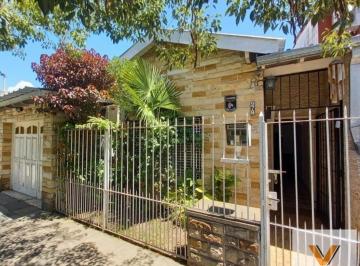 Casa · 130m² · 4 Ambientes · 1 Cochera · Casa en Venta - 3 Dorm. 2 Baños - 225 m² - Ituzaingó