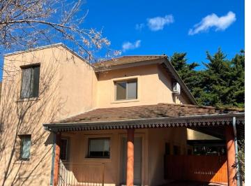 Casa · 210m² · 5 Ambientes · 1 Cochera · Casa en Alquiler en El Recodo con Pileta
