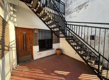 PH · 90m² · 4 Ambientes · 1 Cochera · Casa en Venta en Alberdi de 2 Dorm. con Patio