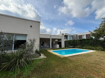Casa · 165m² · 5 Ambientes · 5 Cocheras · Casa con Pileta en Venta Barrio Islas, El Cantón. Escobar.