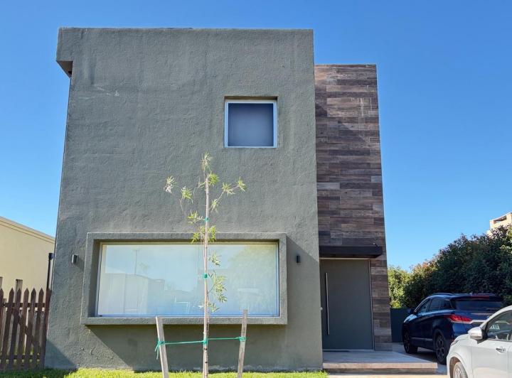 Casa · 182m² · 4 Ambientes · 3 Cocheras
