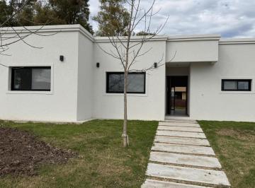 Casa · 135m² · 4 Ambientes · Casa en Santa Lucia, Pilar