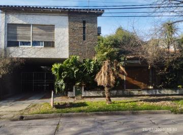 Casa de 5 ambientes, Almirante Brown · Chalet de 5 Ambientes en Excelente Ubicacion