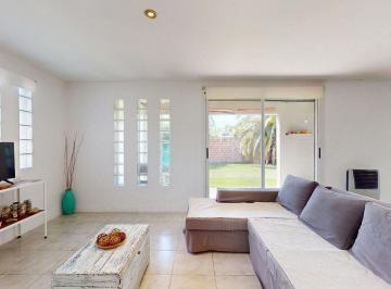 Casa · 113m² · 4 Ambientes · 3 Cocheras · Casa en Venta Gorina 3 Dorm. con Parque