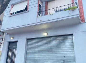 Local comercial de 4 ambientes, Lanús · Local Al Frente con Departamento en Planta Alta