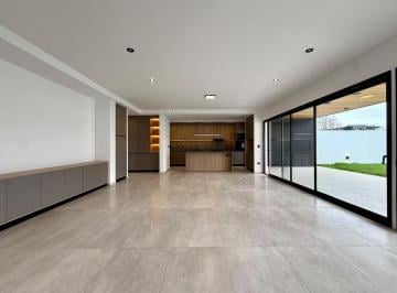 Casa · 360m² · 7 Ambientes · 2 Cocheras · Casa en Distrito Sur