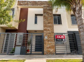 PH · 173m² · 4 Ambientes · 2 Cocheras · PH 4 Ambientes - 3 Dorm. - 2 Baños - Parque - Ituzaingo Norte