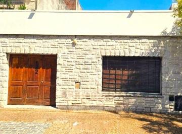 Casa de 5 ambientes, Quilmes · Casa 5 Amb. en Alquiler Estilo Neorrenacentista Excelente Uso Comercial