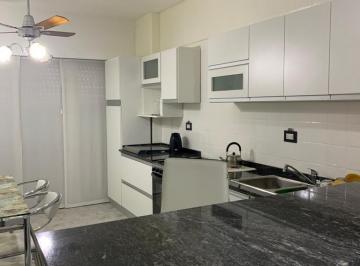 Departamento de 4 ambientes, Quilmes · Excelente Oportunidad! Amplio y Luminoso Departamento en El Centro de Quilmes