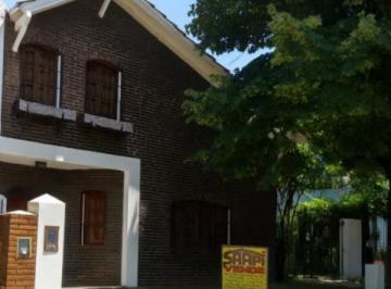 Casa de 3 ambientes, Tres de Febrero · Casa de 298 m² con 2 Habitaciones en Venta en Ciudad Jardín